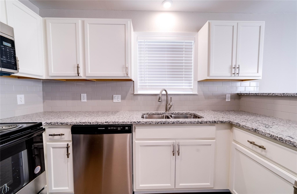 6824 Trail Lake Drive - Photo 6
