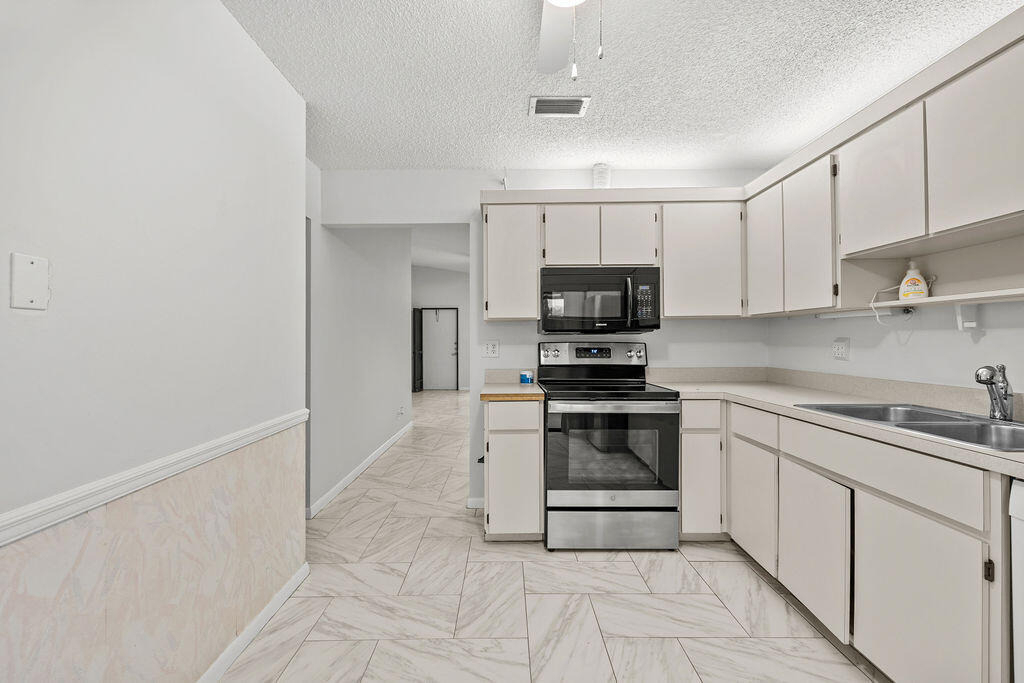 8019 Se Villa Circle - Photo 15