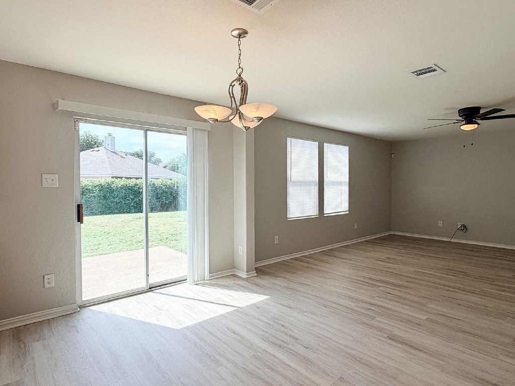 670 Horn Street - Photo 11