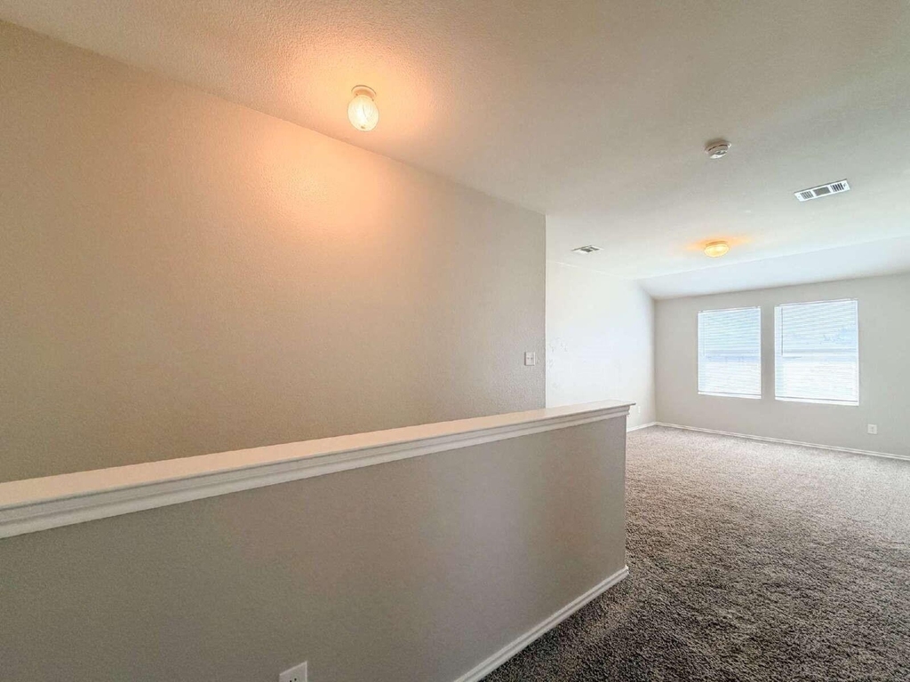 670 Horn Street - Photo 36