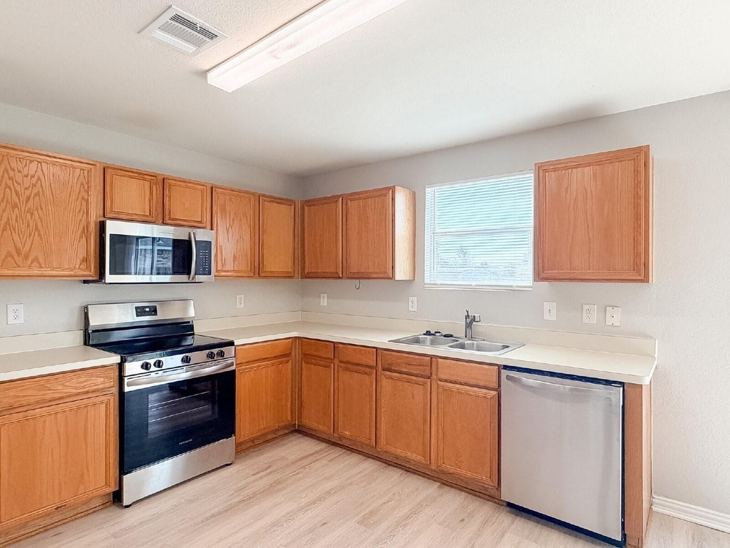 670 Horn Street - Photo 7