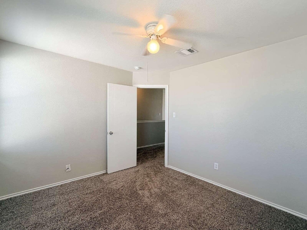 670 Horn Street - Photo 34