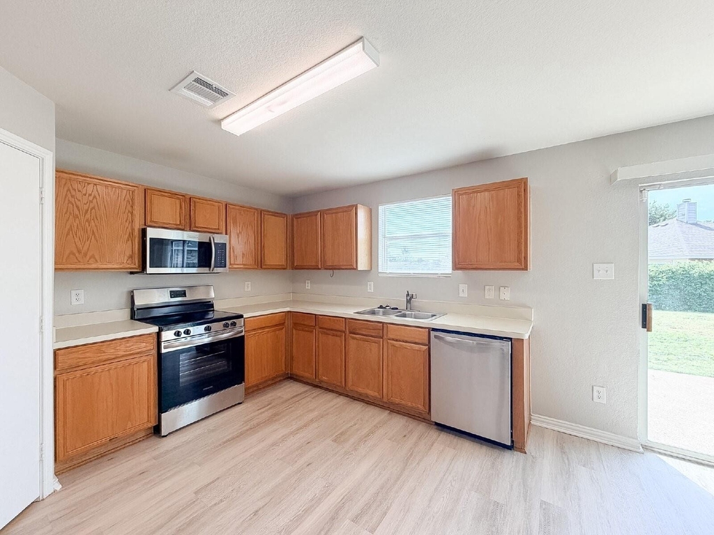 670 Horn Street - Photo 8