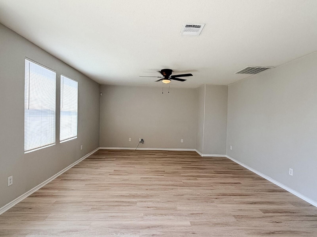670 Horn Street - Photo 14