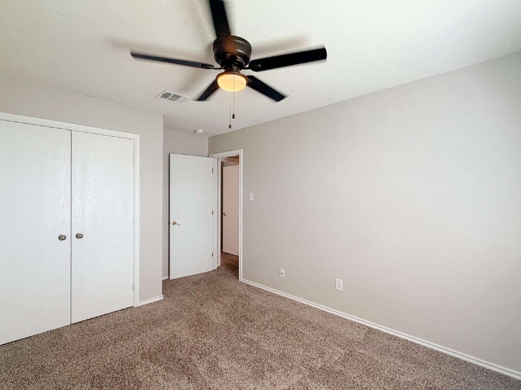670 Horn Street - Photo 32