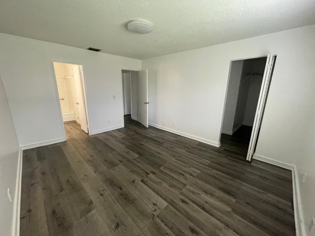 5702 Nw 21st Street - Photo 7