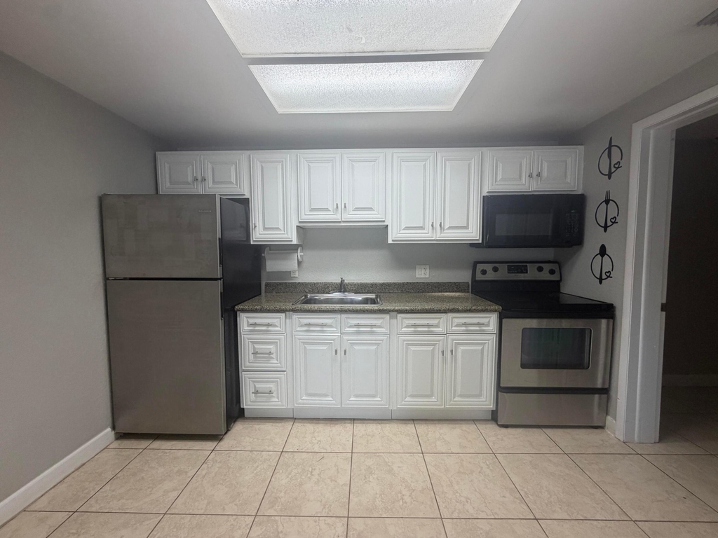7194 Southgate Boulevard - Photo 2