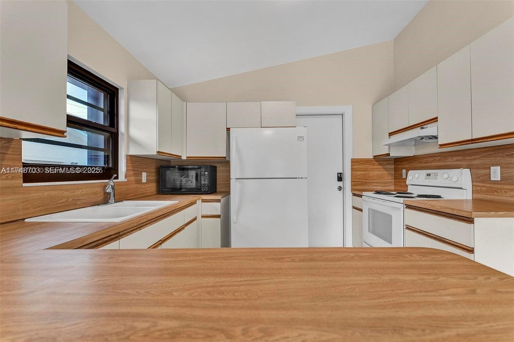 1406 Nw 8th Street - Photo 8