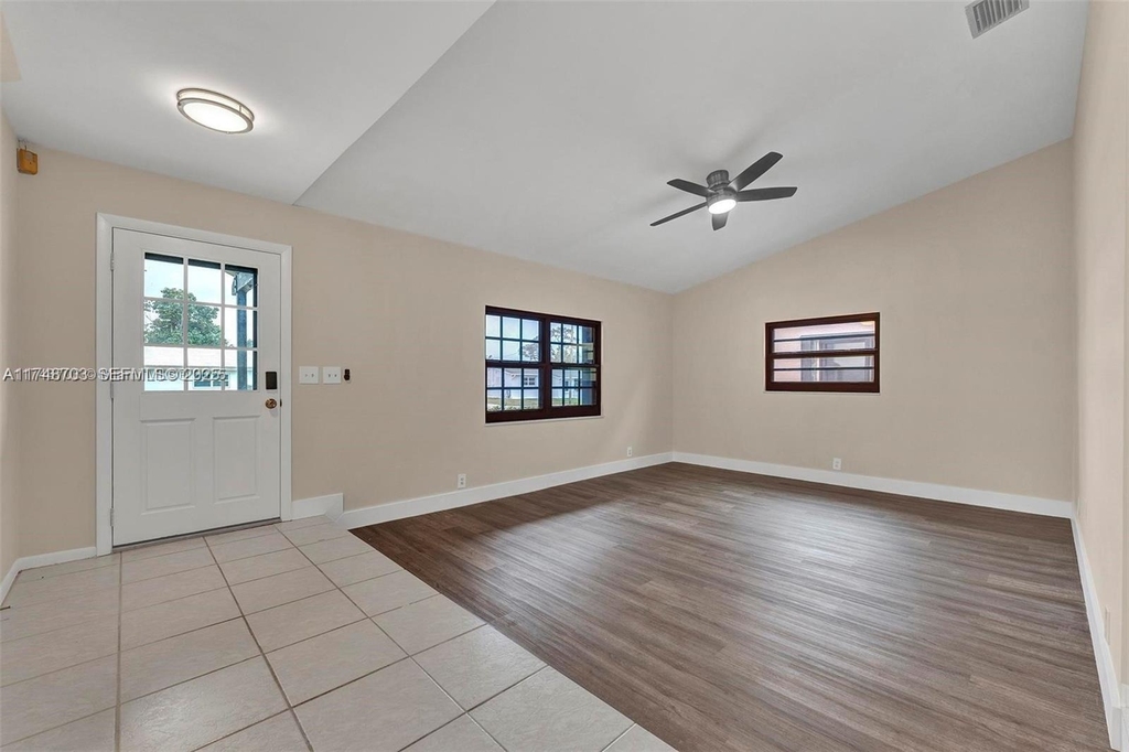1406 Nw 8th Street - Photo 2