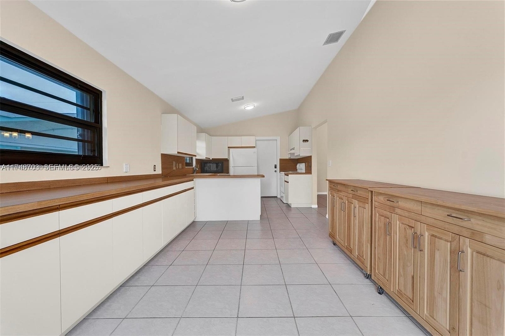 1406 Nw 8th Street - Photo 9