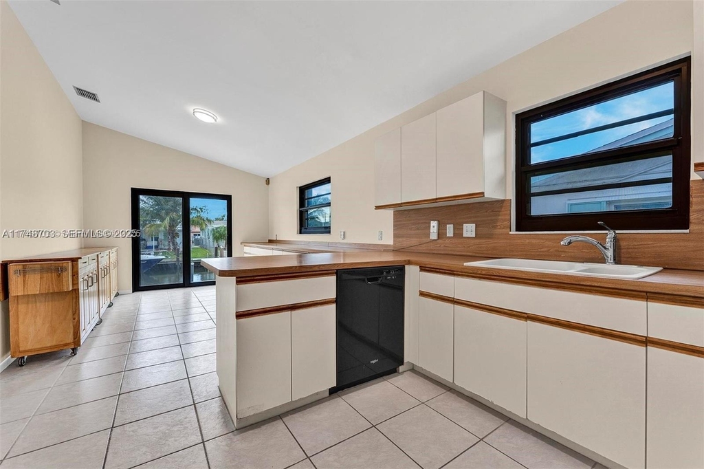 1406 Nw 8th Street - Photo 6