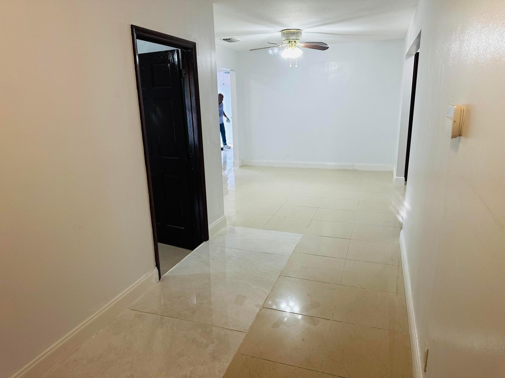 926 N C Street - Photo 1