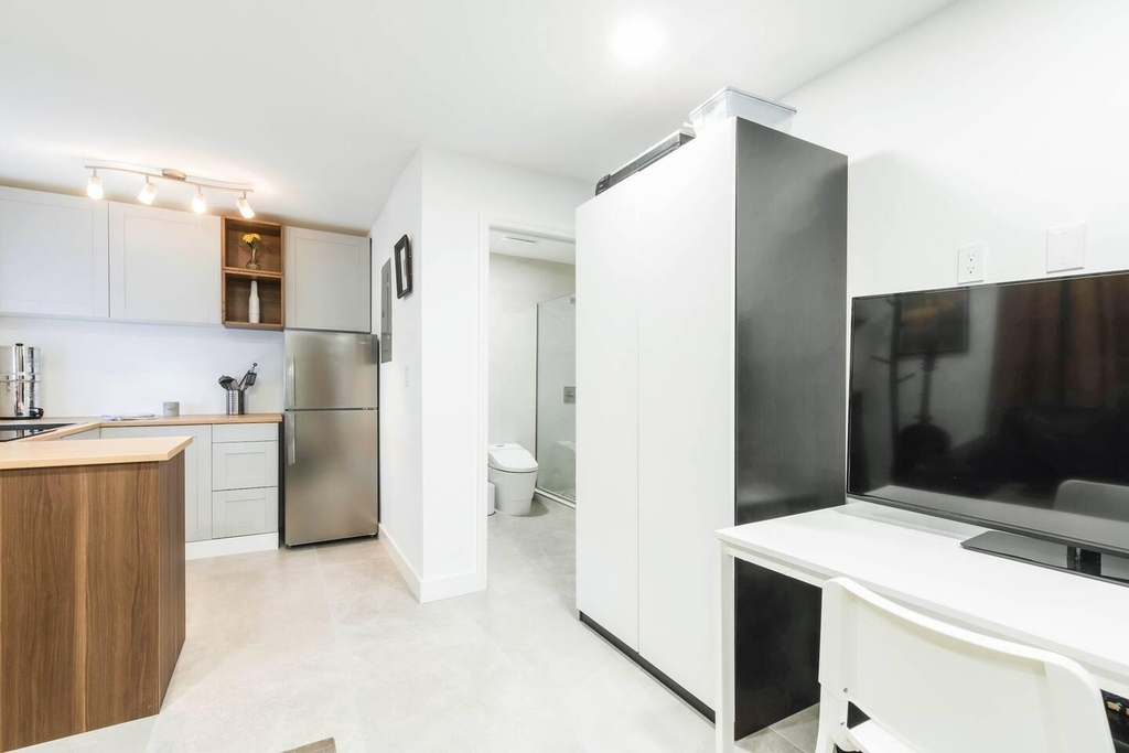 1826 Jefferson Street - Photo 2