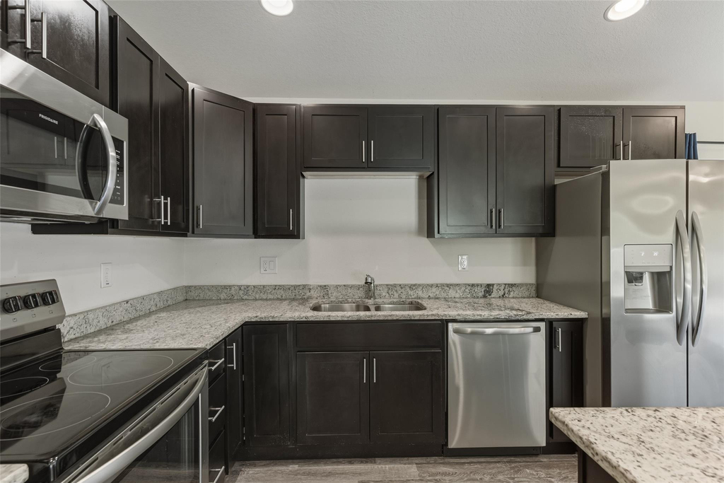 8007 Royal Court - Photo 14