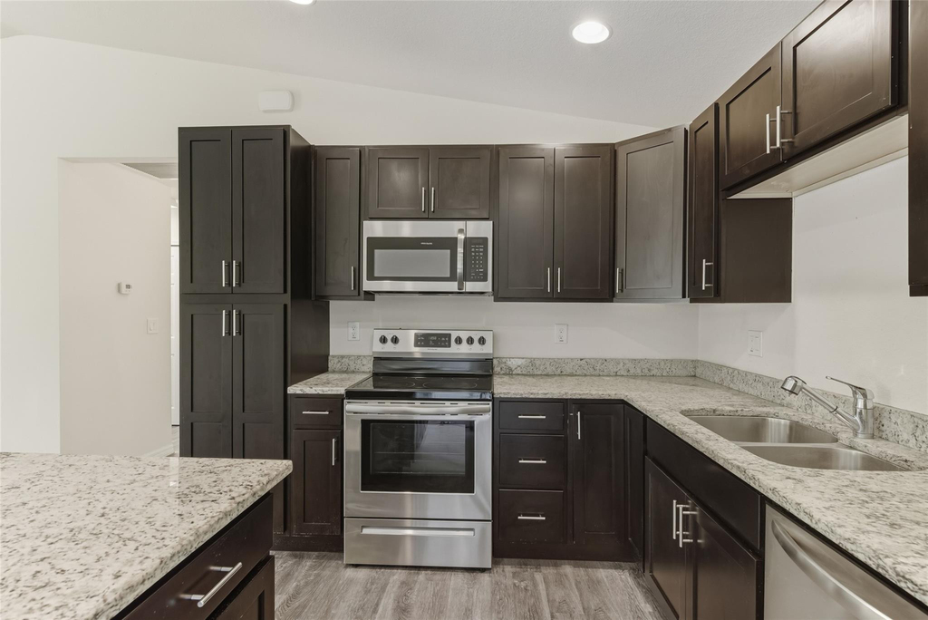 8007 Royal Court - Photo 12