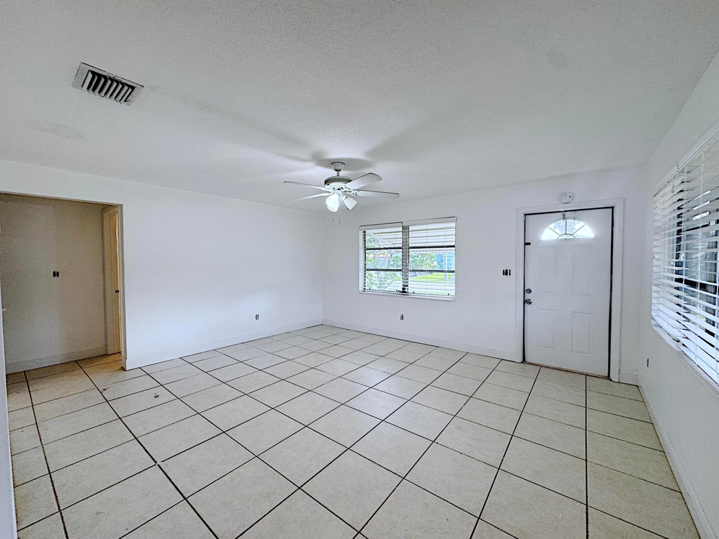 202 Se 3rd Terrace - Photo 4