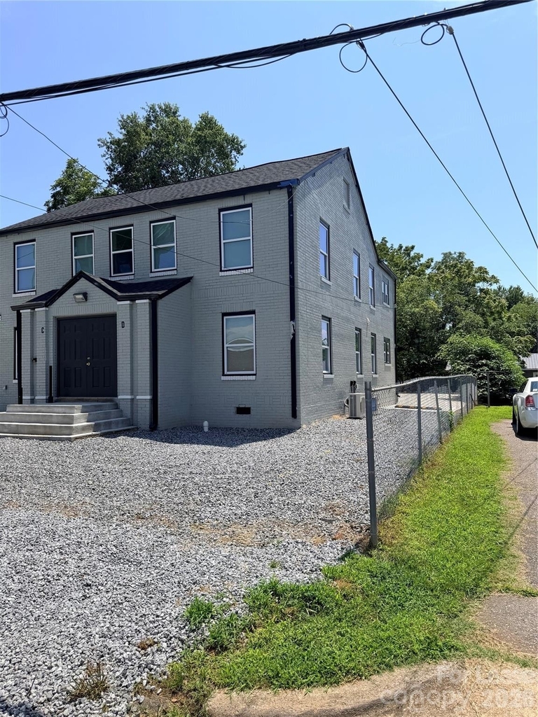 510 F Avenue Se - Photo 2
