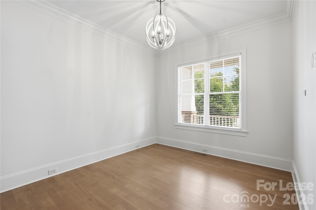 404 Iverson Way - Photo 10