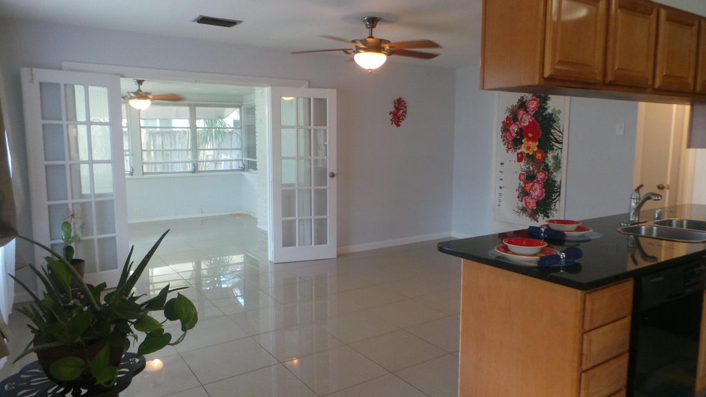 370 Orange Way - Photo 8