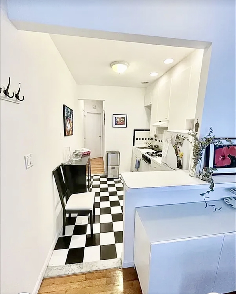 500 1/2 East 84th Street - Photo 6