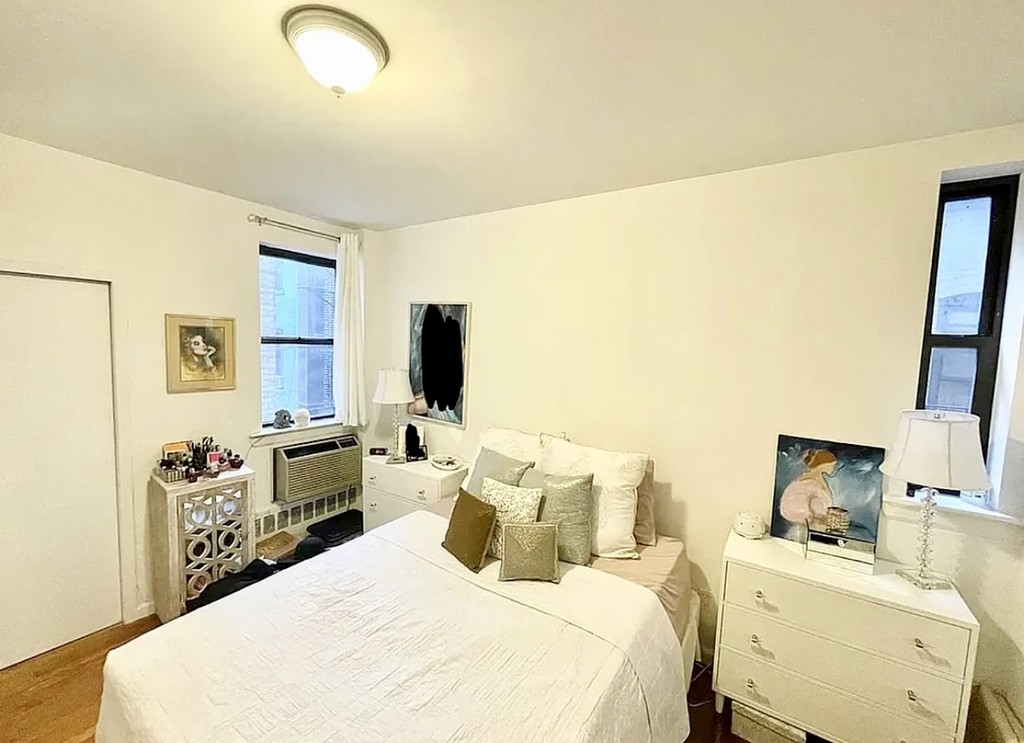 500 1/2 East 84th Street - Photo 5