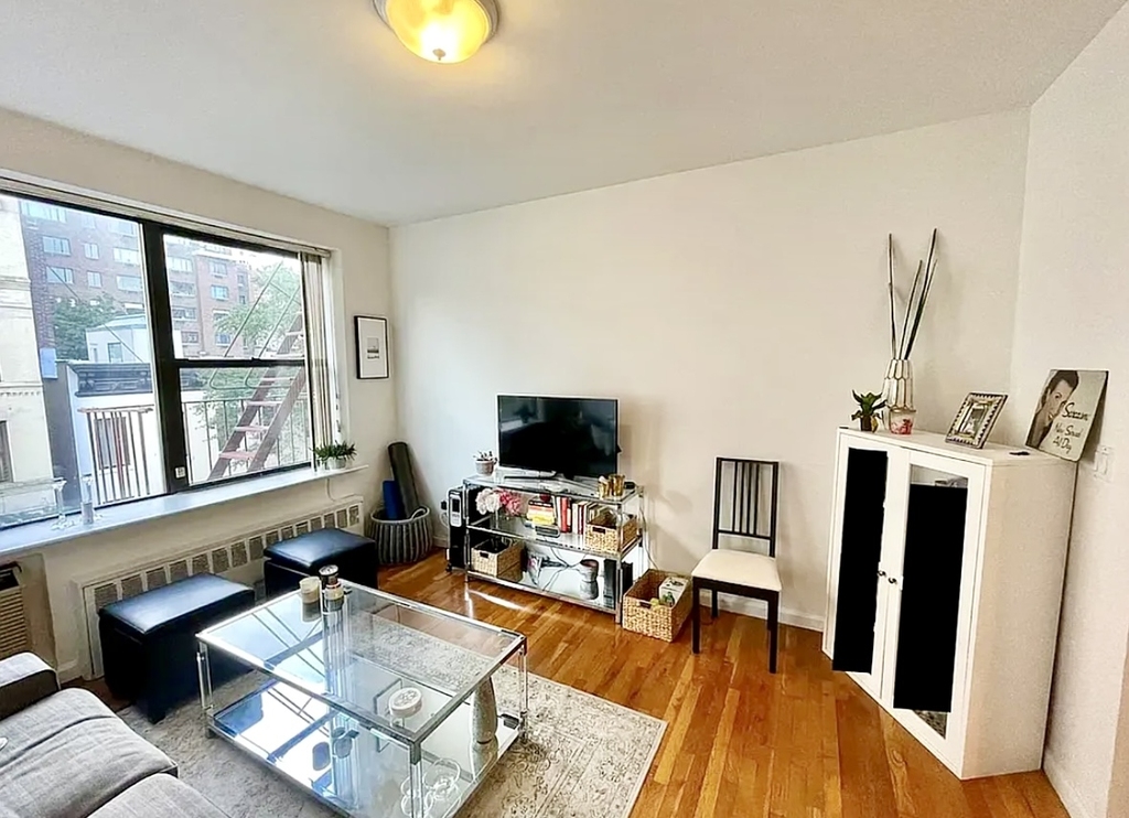 500 1/2 East 84th Street - Photo 2