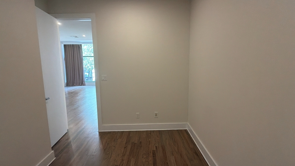 East 27th Street - Photo 4