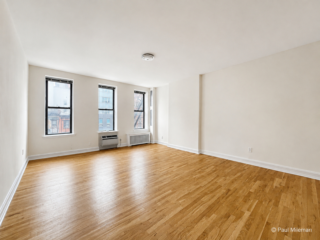 E 12th st/3rd Avenue - Photo 0