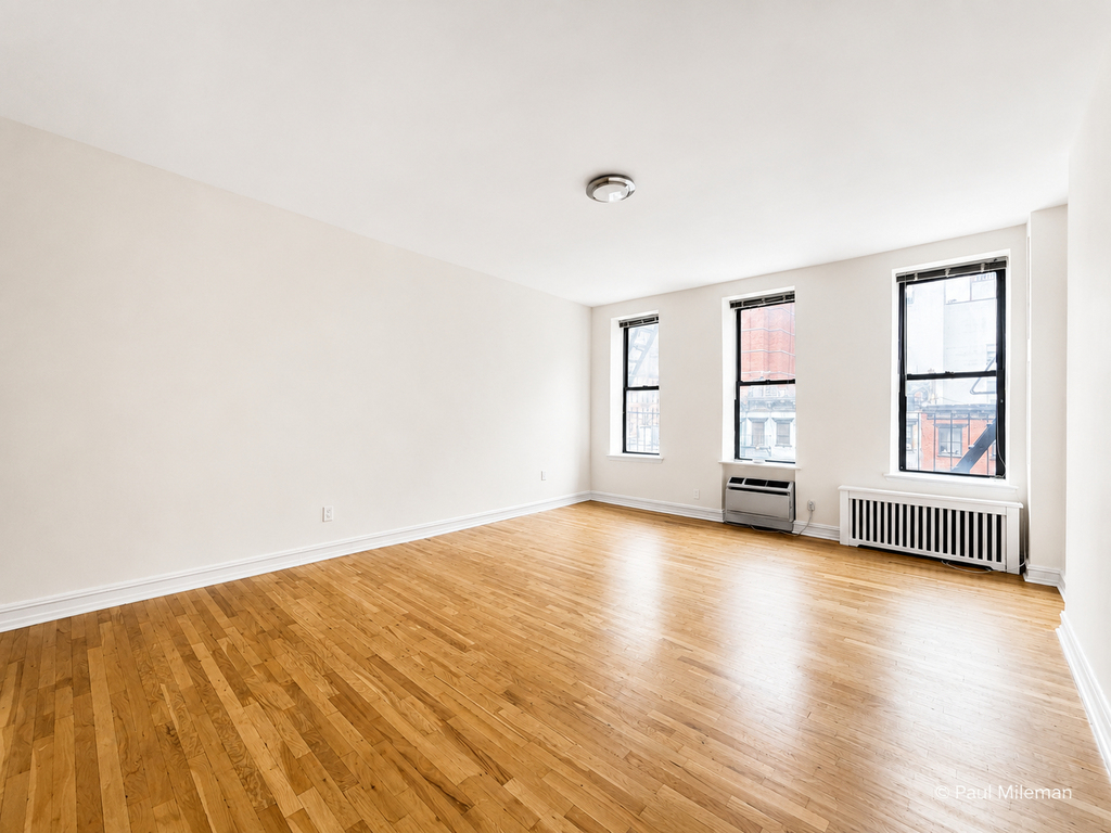 E 12th st/3rd Avenue - Photo 1
