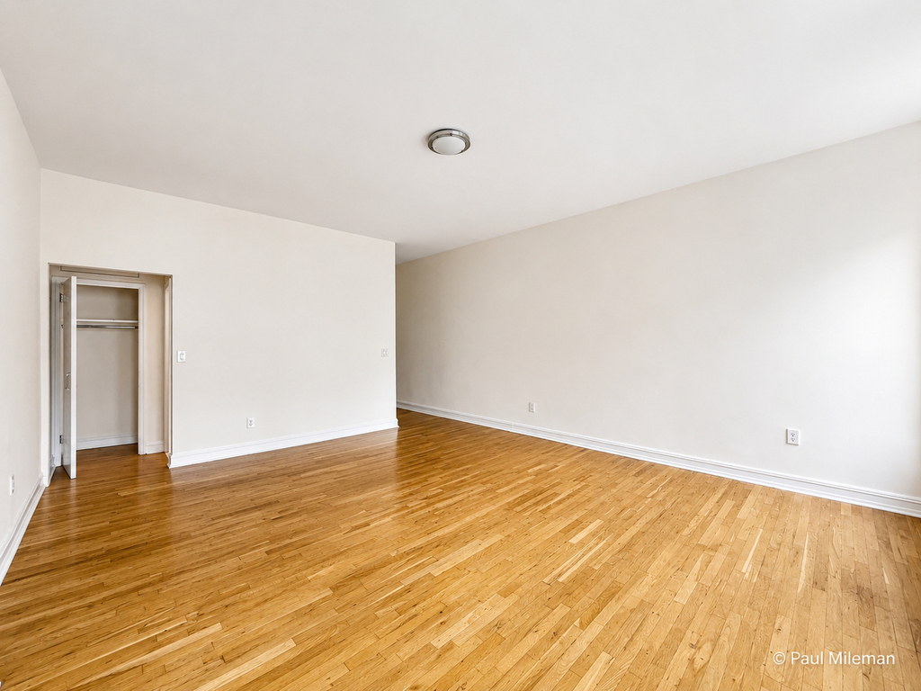 E 12th st/3rd Avenue - Photo 2