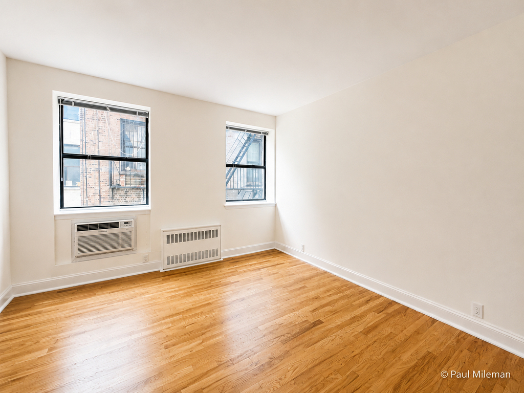 East 12th Street - Photo 6