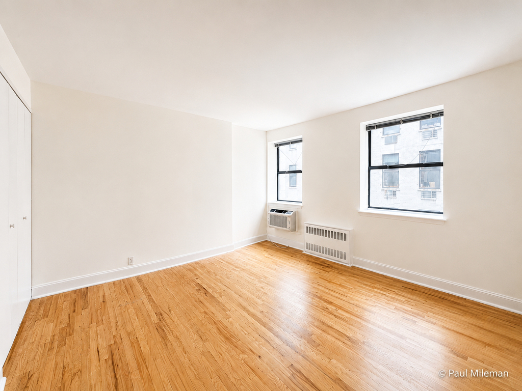 East 12th Street - Photo 5