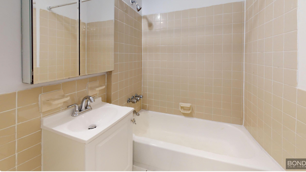 East 52 nd Street  - Photo 3