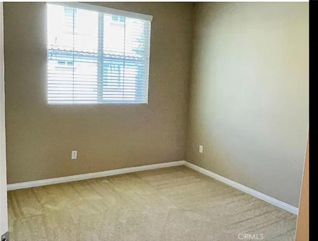 323 N Edenfield Avenue - Photo 10