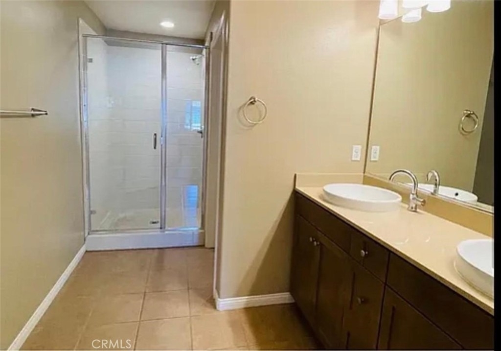 323 N Edenfield Avenue - Photo 3