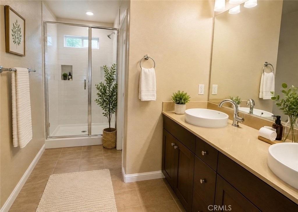 323 N Edenfield Avenue - Photo 4