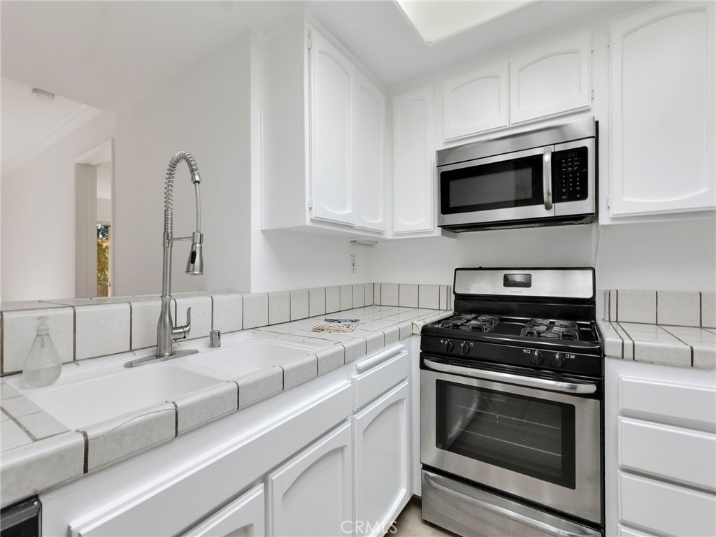 7800 Topanga Canyon Boulevard - Photo 11