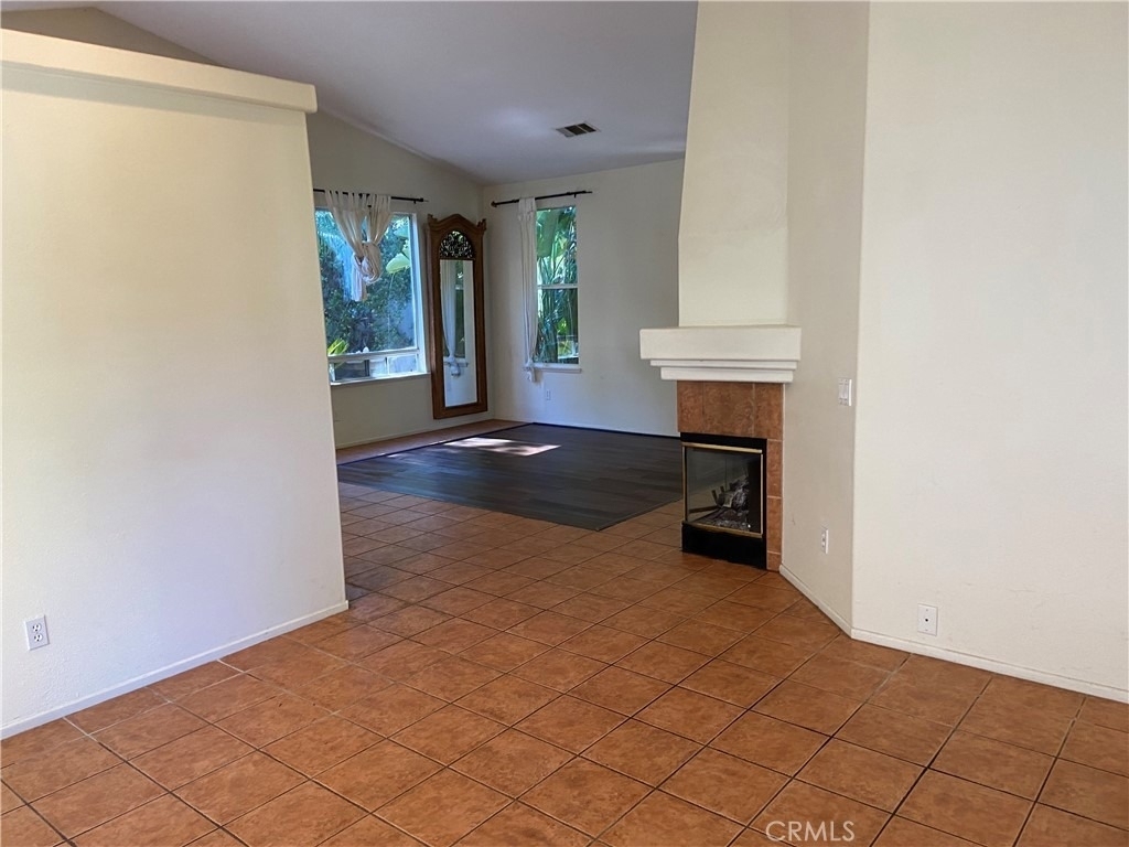27 Colony - Photo 8