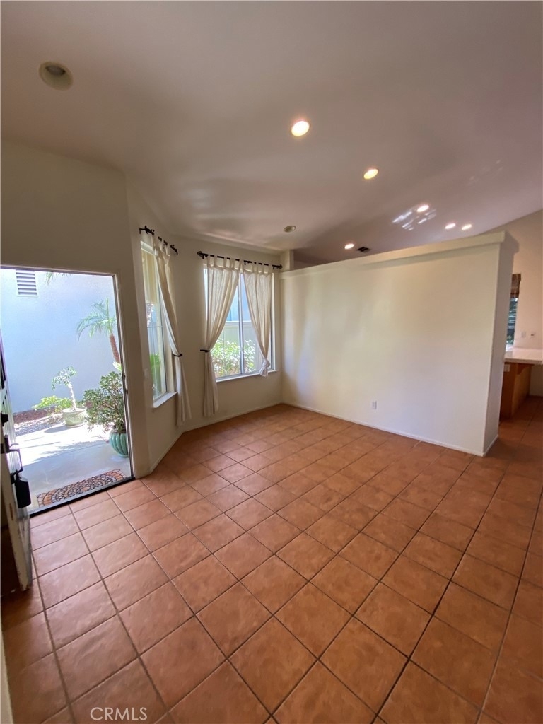 27 Colony - Photo 7