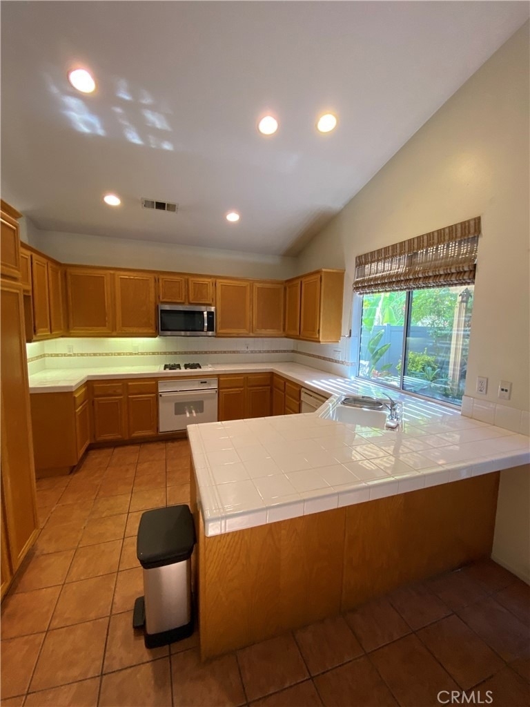 27 Colony - Photo 4