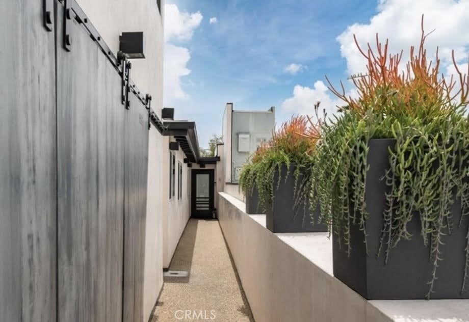 577 Ramona - Photo 3