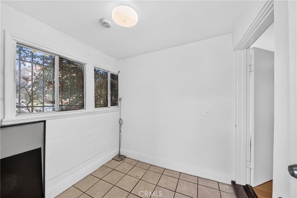 139 S Manhattan - Photo 3