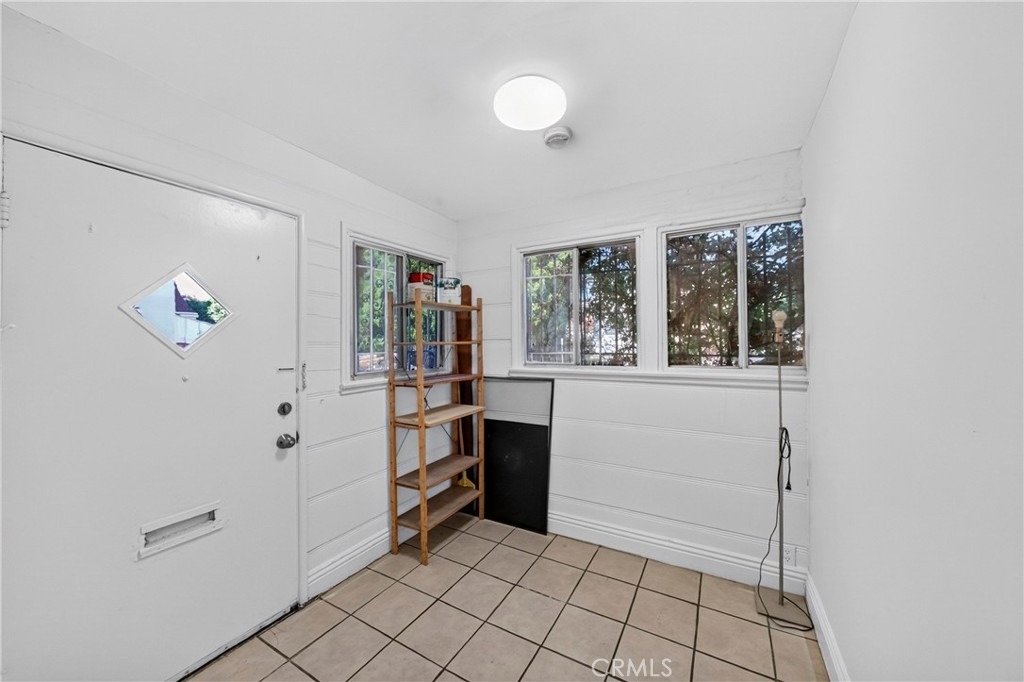 139 S Manhattan - Photo 4
