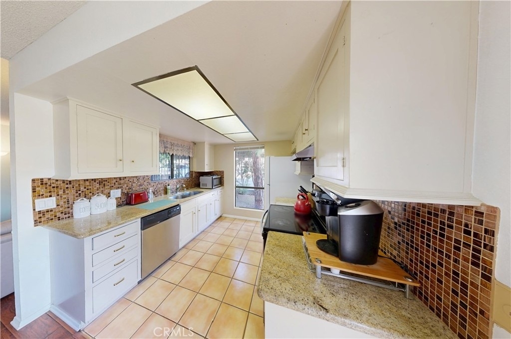 5205 E Waverly Drive - Photo 2