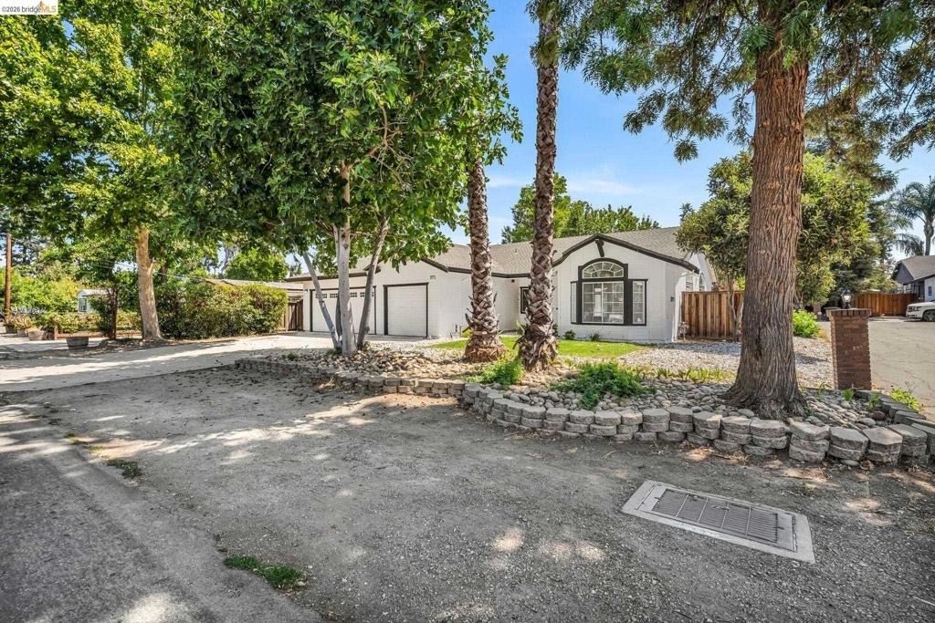 3427 Sanford Street - Photo 3