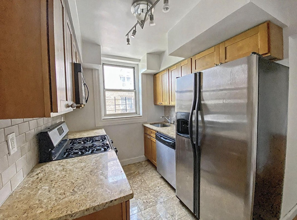 67-41 Burns Street - Photo 2