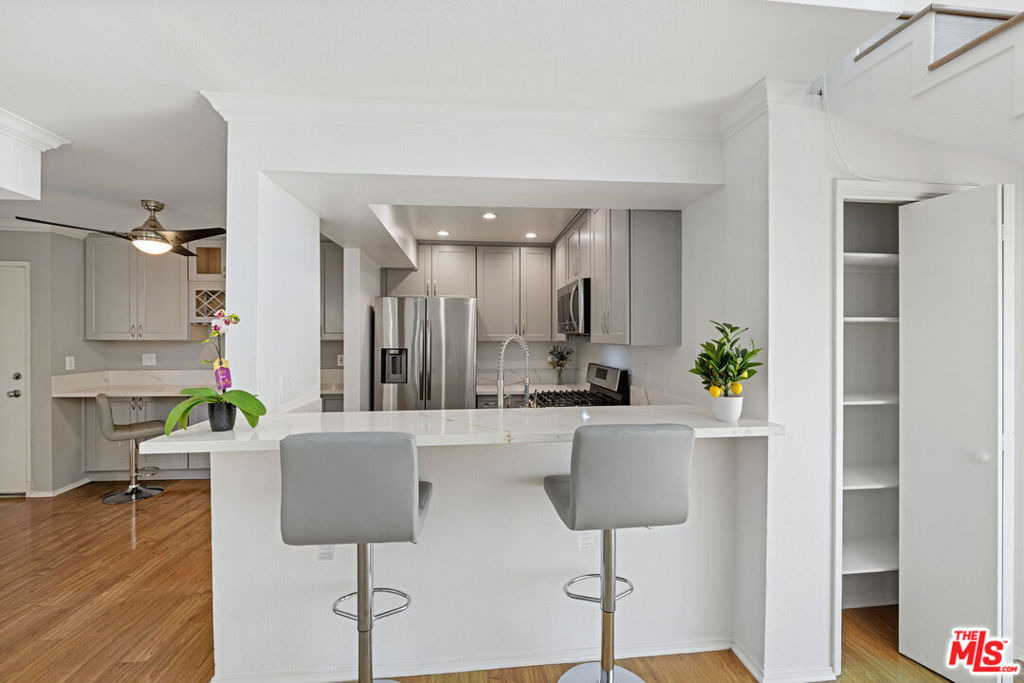 5325 Newcastle Avenue - Photo 1