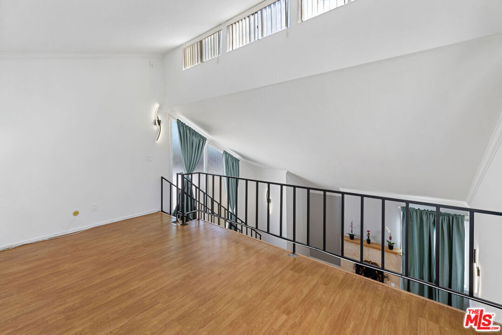 5325 Newcastle Avenue - Photo 6
