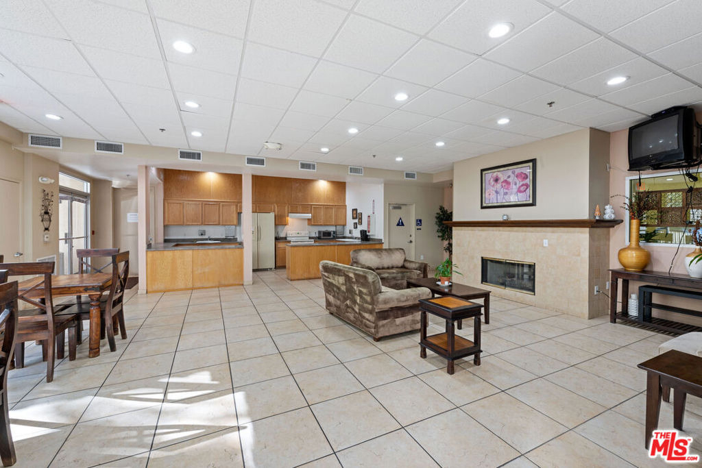 5325 Newcastle Avenue - Photo 17