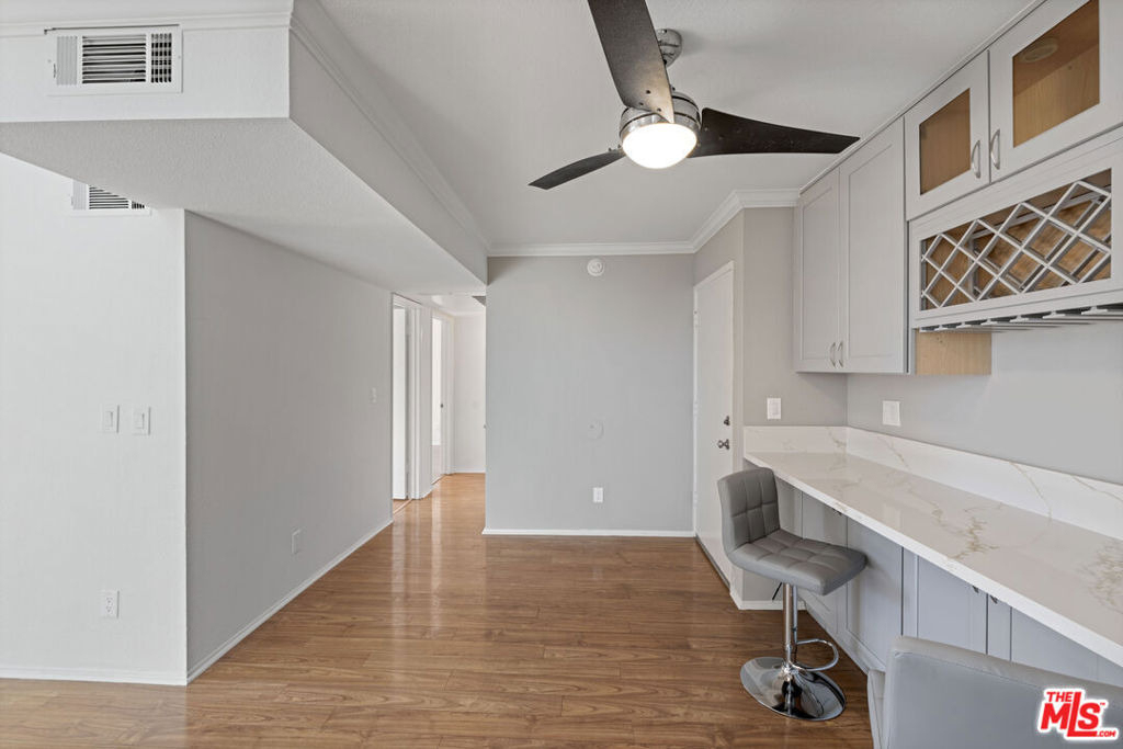 5325 Newcastle Avenue - Photo 9